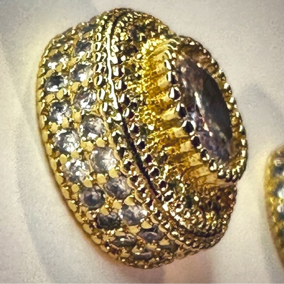 NEW 18K Gold-Plated Steel Micro Pavé Rhinestone Halo Stud Earrings Unisex - Picture 6 of 13